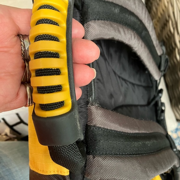 RARE vintage HUMMER backpack. Heavyduty yellow trimmed in black. Sturdy handle. - Picture 4 of 10